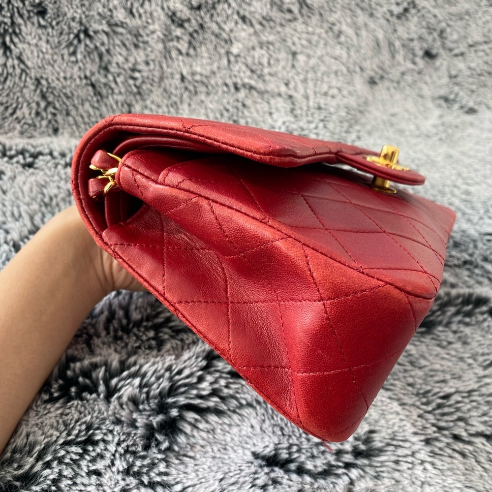 Chanel Classic Flap in Red Lambskin Series 1 Vintage 24k gold plated hardware - Picture 7 of 12